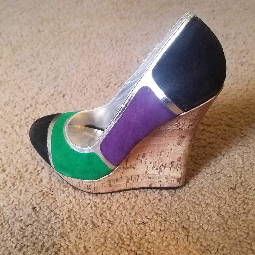 Shoes - Picture 3 of 8